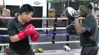 Jeff Mayweather training novice and huge Mayweather fan