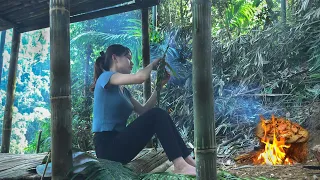 Full 5days; Girl building bamboo house alone in the forest,Find food in the stream| MsYang Survival