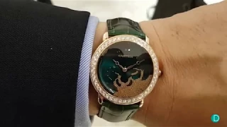 Deployant Presents Cartier Révélation d'une Panthère