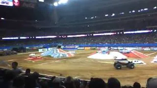 grave digger vs. king krunch