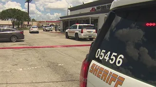 Houston, Texas crime: Man kills wife's boyfriend in restaurant