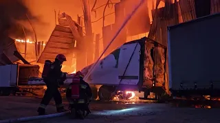 Наслідки нічної атаки «шахедами» по промисловому складі у Львові