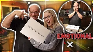 SURPRISNG MY DAD WITH A EARLY CHRISTMAS GIFT!! NEW MACBOOK! | VLOGMAS DAY 11