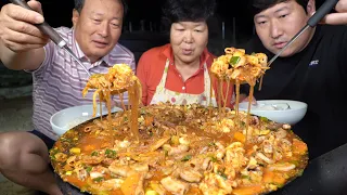 부산 유명음식 낙곱새를 솥뚜껑에서 직접!! (Nak-Gop-Sae, small octopus, tripe, and shrimp)요리&먹방!! - Mukbang eating show