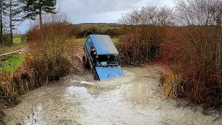 Un Land Cruiser sous l'eau! // Terrain privé Leigné-les-Bois