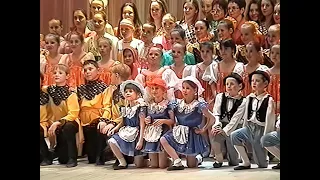 Фрагмент отчётного концерта образцового детского танцевального коллектива ''Счастливое детство''.