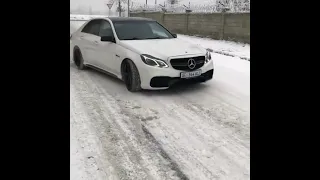 Зимний дрифт на Mercedes E63 AMG