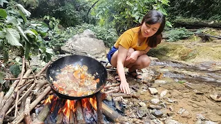 Girl Cooking - Find Catch Crabs for Food in The Forest - Crab Curry #22