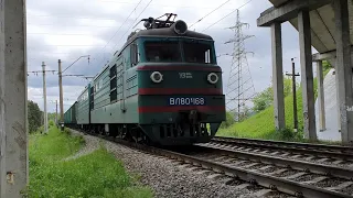 Электровоз ВЛ80к-168 с грузовым поездом
