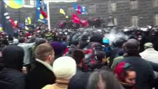 Драка под кабмином. Евромайдан. 25.11.13