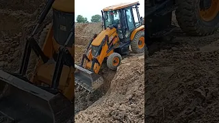 j c b 9 phut gadha utare JCB optr dekho