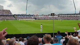 Crowd singing "He's got sandpaper in his hands" David Warner