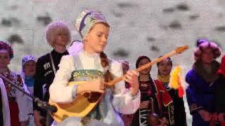 Александра Киселева из Атырау (казахская домбра)