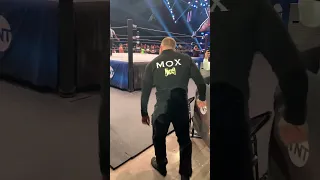 JON MOXLEY ENTRANCE LIVE FROM WINTER IS COMING, CROWD VIEW