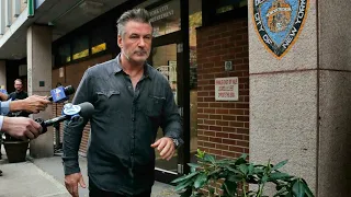 Prop gun in Alec Baldwin's accidental movie set shooting had live rounds, police say • FRANCE 24