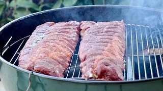 How to smoke BBQ ribs with the Slow 'N Sear and kettle | baby back or spareribs