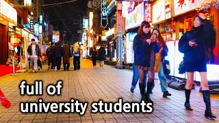 Alleys in Sinchon, Seoul  /  This street is full of university students