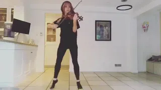 Lindsey Stirling practicing