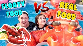 REAL FOOD vs. FLOATIES FOOD vs. GUMMI FOOD IM POOL - Das coolste aufblasbare Essen 🍕 Alles Ava