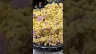 Extra crispy bacon w/ ham & cheese scrambled eggs ￼