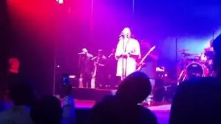 Faith Evans ' Never Let You Go ' live Apollo 2012