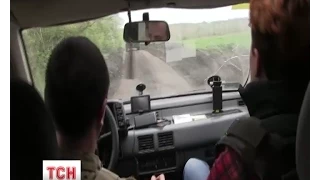 На Луганщині неподалік траси Бахмутка бойовики обстрілюють Кримське