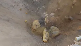 Kobelco gyratory cone crusher crushing huge iron ore Boulder