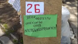 26 dzień protestu opiekunów osób niepełnosprawnych pod Sejmem