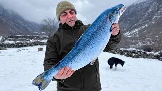 Incredibly tender SALMON Cooked in Salt on Fire! Life in a Snowy Village