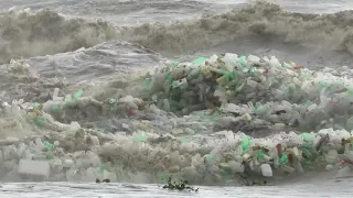 Дурбан. Южная Африка. Прибой из мусора | Durban. South Africa. Surf from garbage