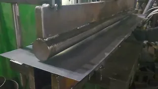 Гибка листа радиусом 50 мм на гидравлическом прессе / Bending the sheet R=50 mm on a hydraulic press