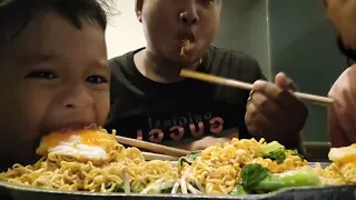 FIRST VIDEO EAT OF 3 FLAVORS NOODLES #chef