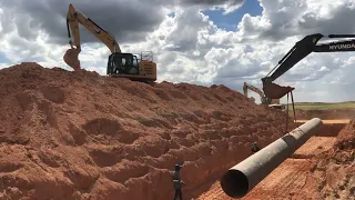 No canteiro de obra de um reservatório para irrigação. Luís Eduardo Magalhães sempre inovando