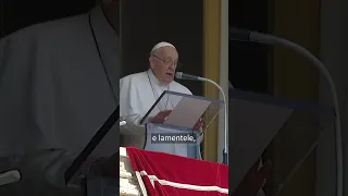 "La gente noiosa che vive del chiacchiericchio è incapace di lodare" #papafrancesco #shorts