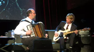 Duff McKagan and Krist Novoselic play Sweet Child O' Mine