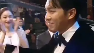 Lee seung gi and Suzy HUG 💑💑 so cute SBS Drama Awards