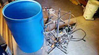 Closer look at home made honey extractor