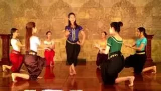 Training Apsara dance