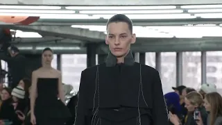 sacai women's autumn winter 2023-24 fashion show