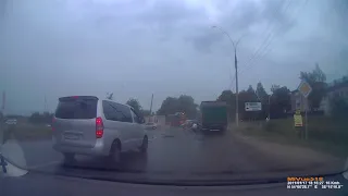 В Новомосковске грузовик "смял" пять машин