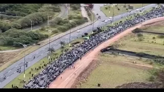 Apoiadores de Bolsonaram realizam "motociata" em Florianópolis