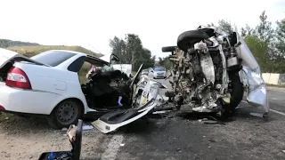 23.08.2021г- женщина и малолетняя девочка погибли в дтп с двумя автомобилями в карачаево-черкесии.