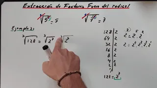 Cómo extraer factores fuera del radical