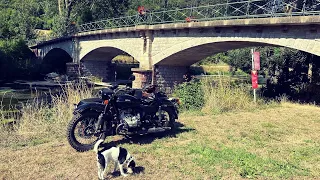 Ural Gespann Mit Goofy zur Emmerbrücke in Thal.