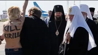 Патриарха Кирилла атаковала феминистка