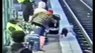 SUBWAY SHOVER CAUGHT ON CAMERA: 3 year old pushed onto subway tracks