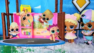 ESCAPED TO THE TRAMPOLINE AND DISAPPEARED LOL Dolls surprise IN KINDERGARTEN cartoons Darinelka