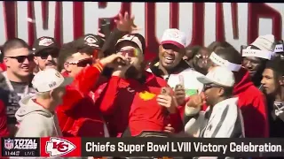 Travis Kelce singing “Friends in Low Places” at the Super Bowl parade 🤣 🍻