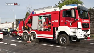 Tödlicher Unfall mit sechs beteiligten Fahrzeugen in Pasching