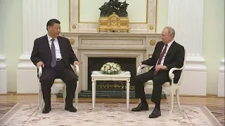 Putin diz a Xi Jinping que vai discutir proposta da China pelo fim da guerra | AFP